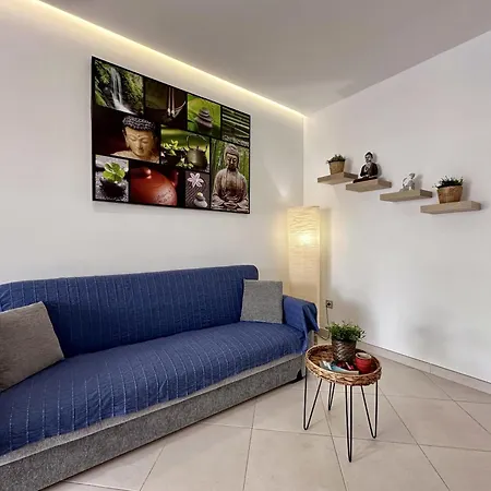 Apartment 7 Moons B Solo Adultos